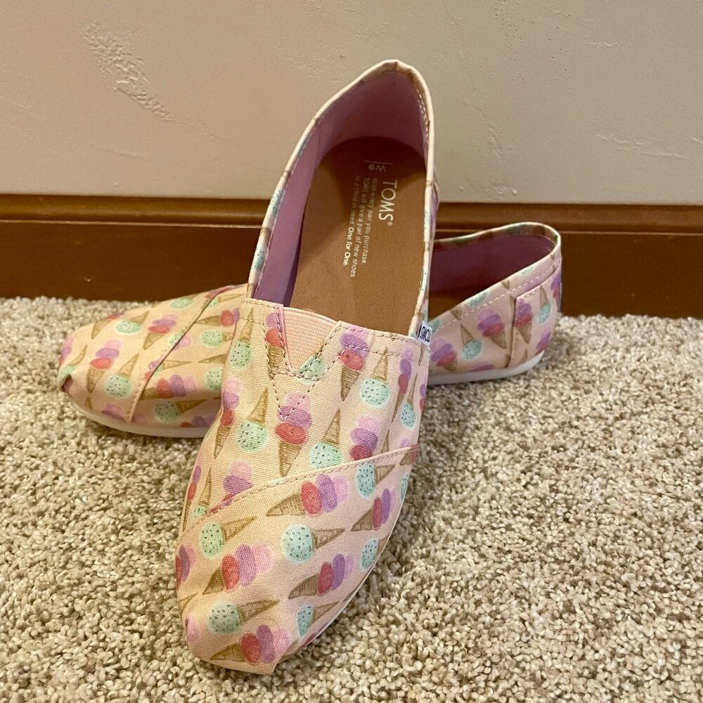 Brand New TOMS Women's Alpargatas Slip On Shoes Size 9 - Ice Cream Cones